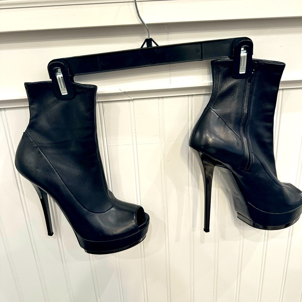 Gucci, Black leather, Peep Toe, high heel, Bootie, with zipper closure.